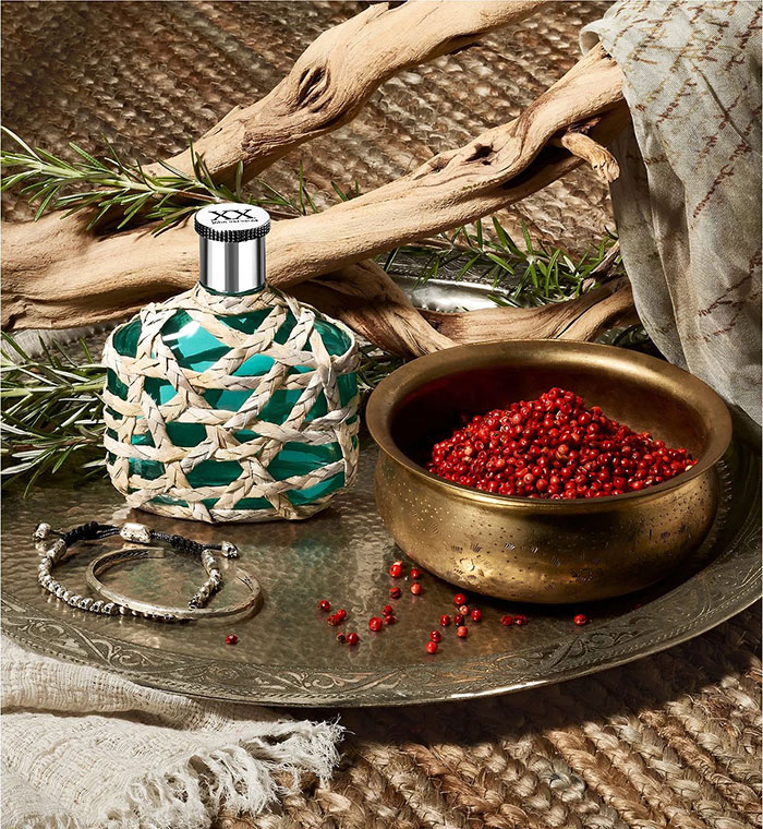 عطر أرتيسان تيل من جون فارفاتوس