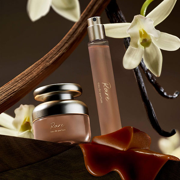 مكونات عطر رير من سيلينا غوميز